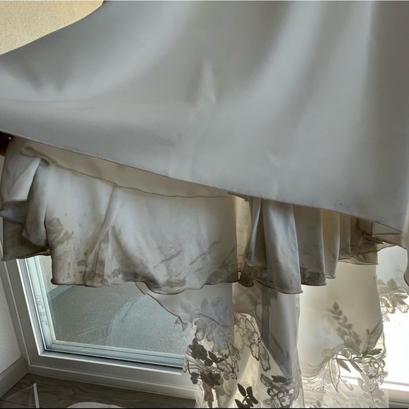 Enzoani Pearl Wedding Dress - Picture 15 of 17